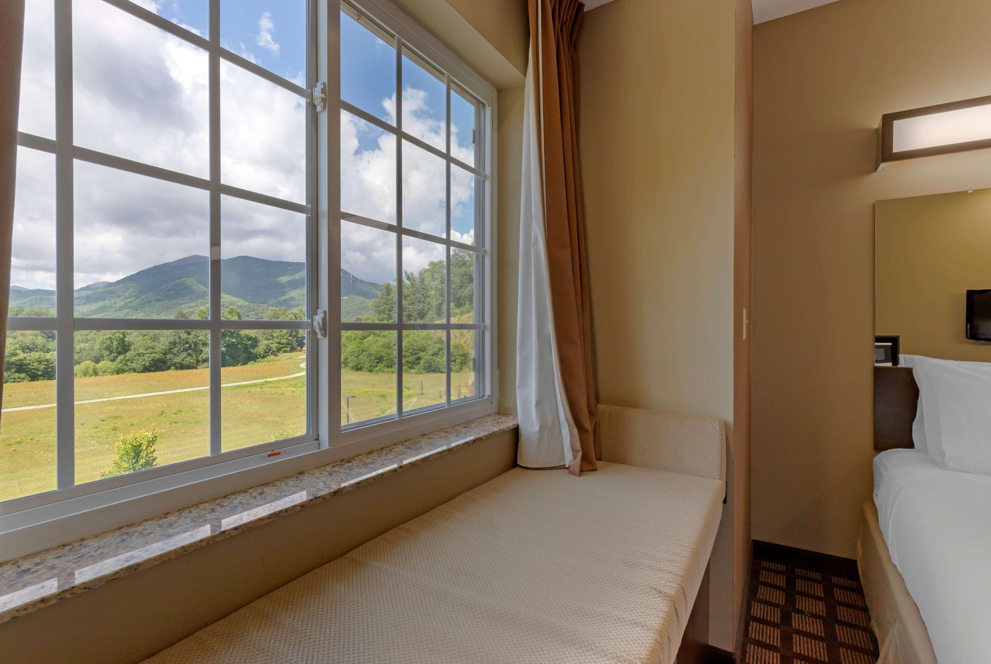 Microtel Inn & Suites Dillsboro/Sylva Экстерьер фото