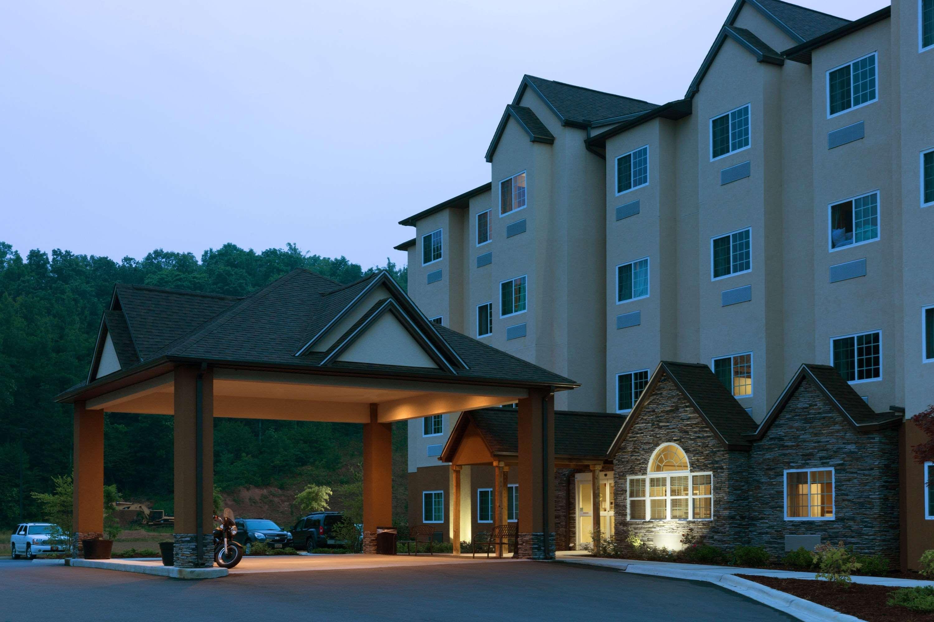 Microtel Inn & Suites Dillsboro/Sylva Экстерьер фото