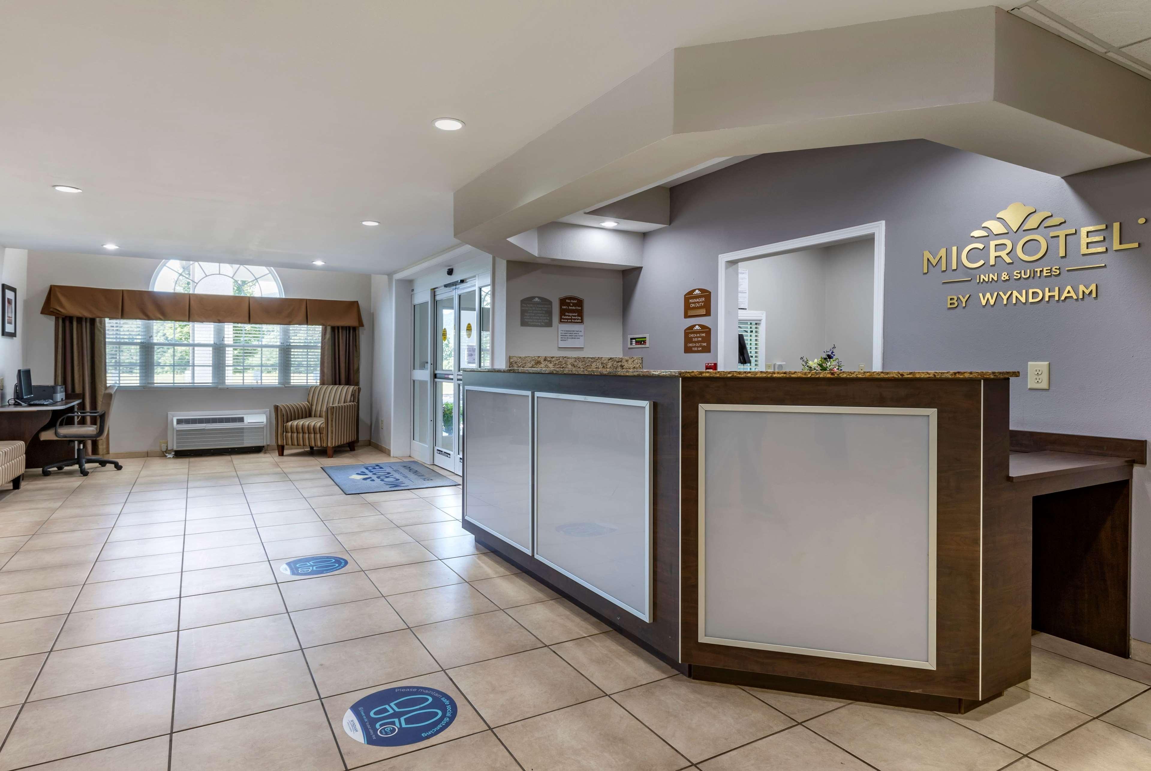 Microtel Inn & Suites Dillsboro/Sylva Экстерьер фото
