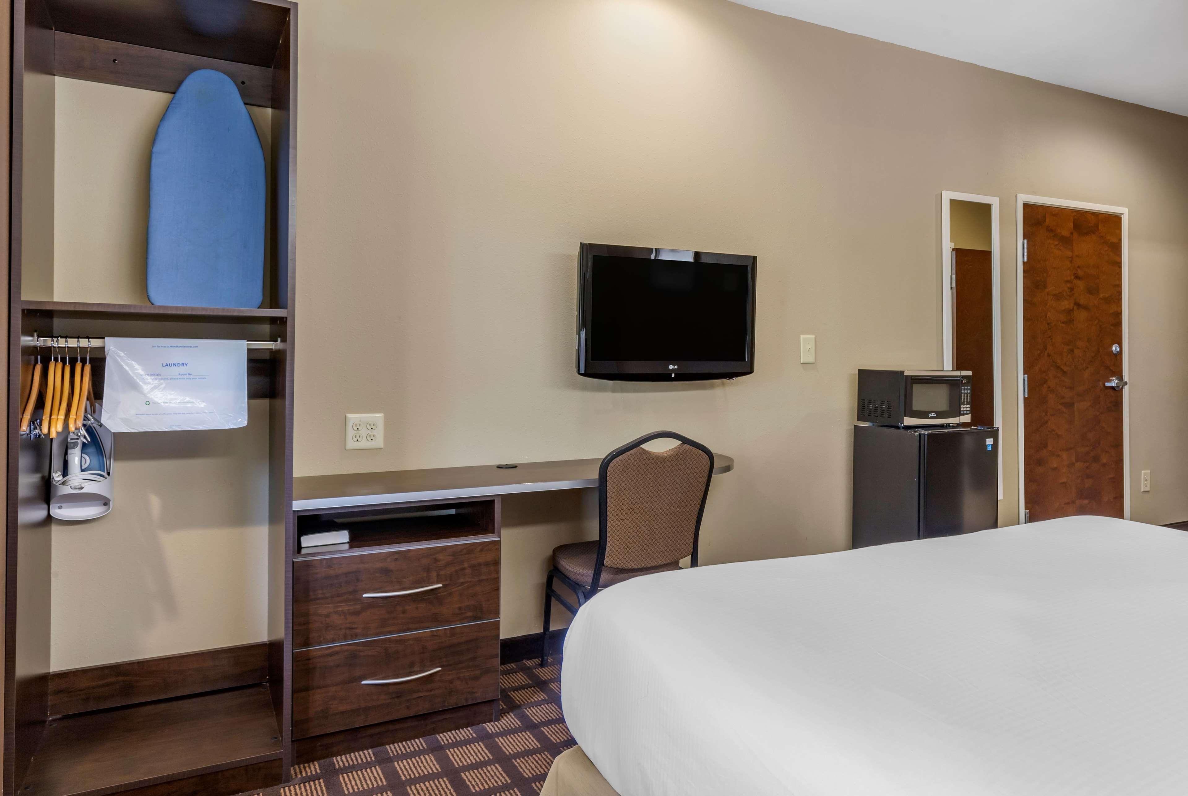 Microtel Inn & Suites Dillsboro/Sylva Экстерьер фото