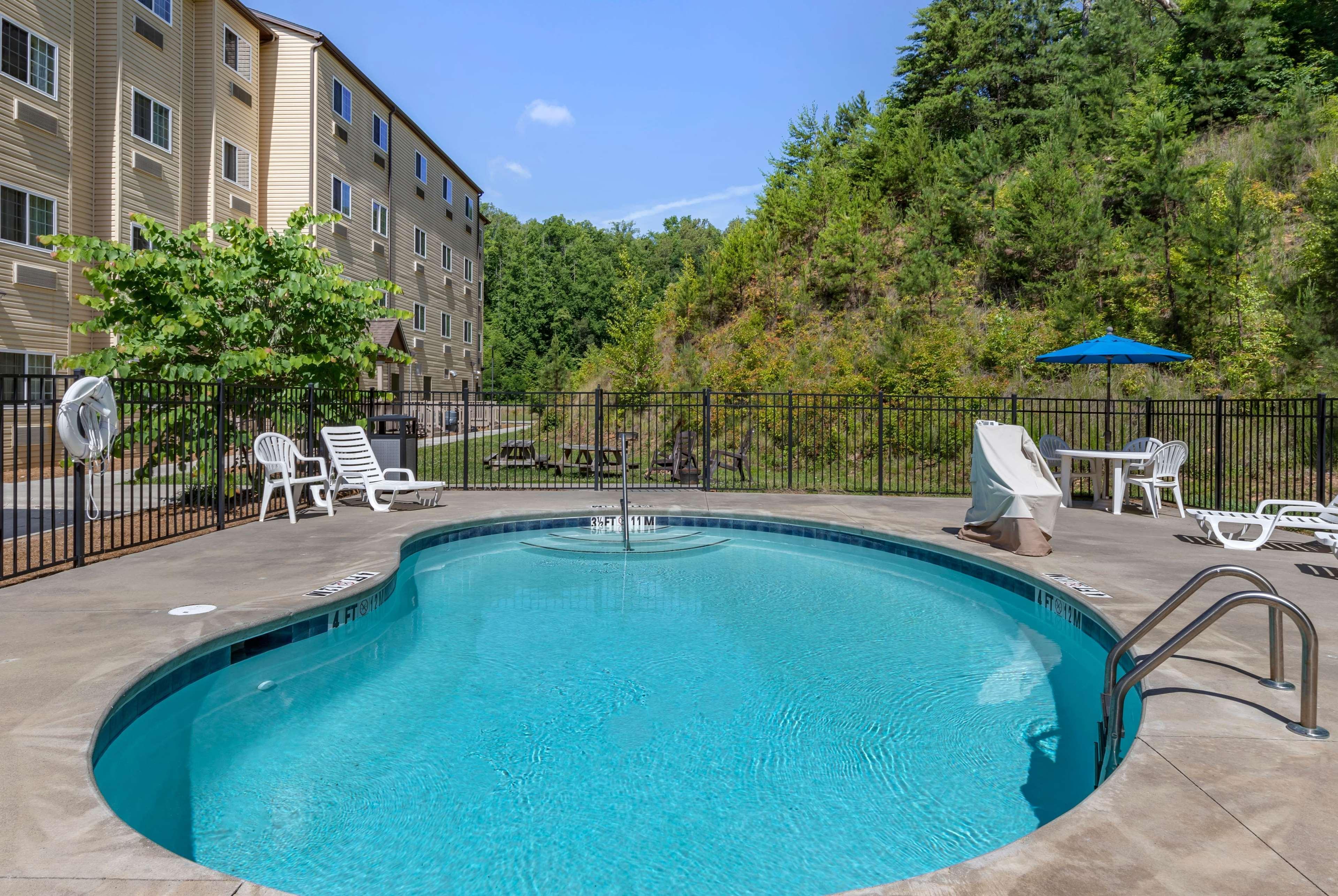 Microtel Inn & Suites Dillsboro/Sylva Экстерьер фото