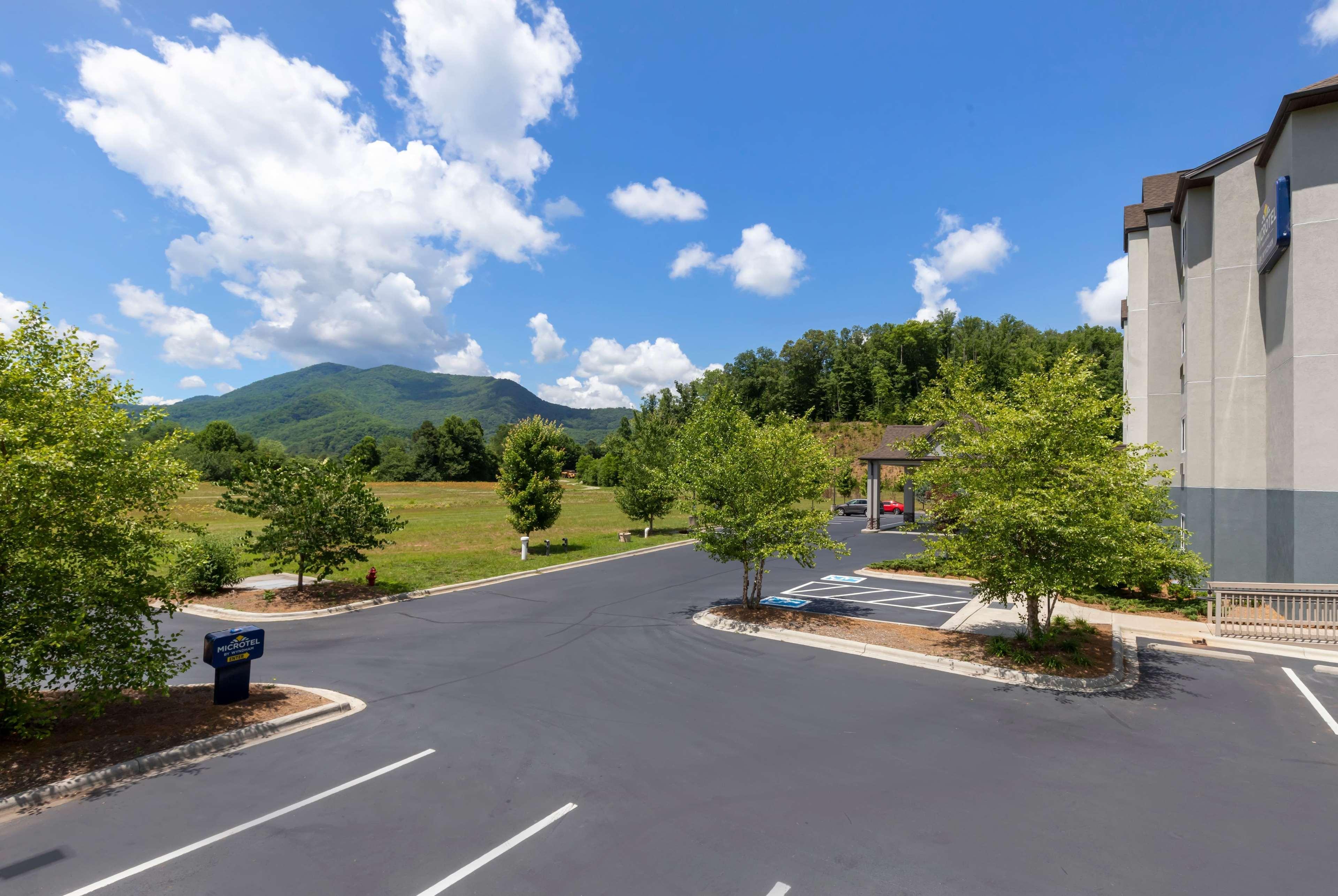 Microtel Inn & Suites Dillsboro/Sylva Экстерьер фото