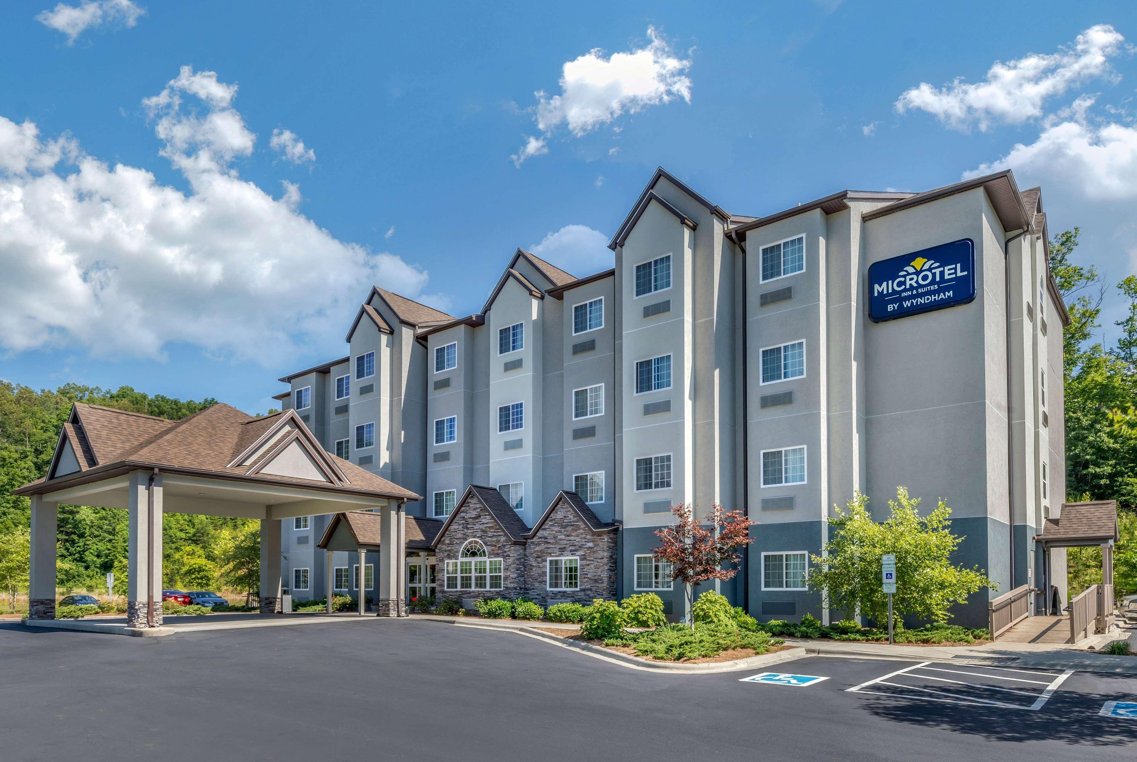 Microtel Inn & Suites Dillsboro/Sylva Экстерьер фото