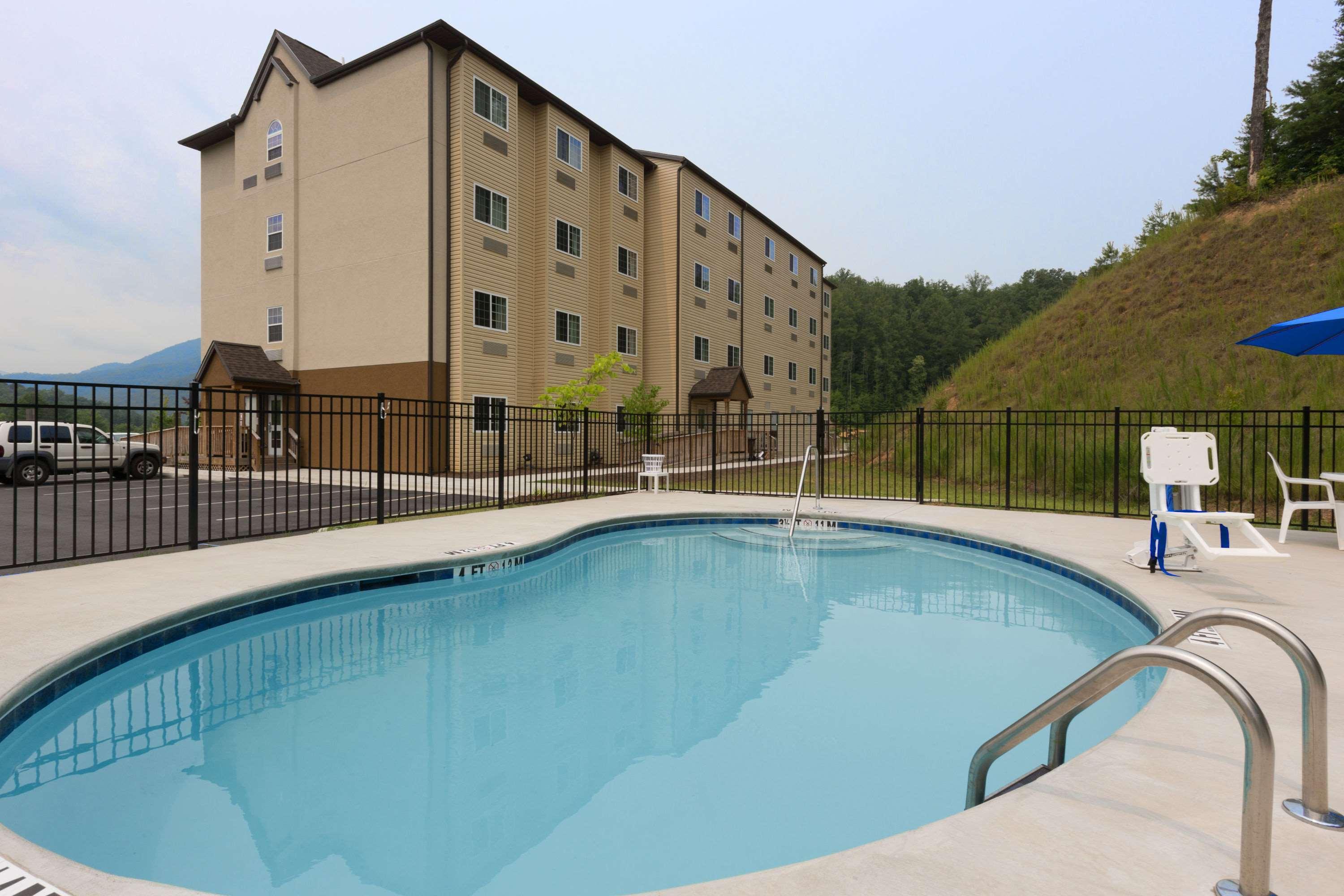 Microtel Inn & Suites Dillsboro/Sylva Экстерьер фото