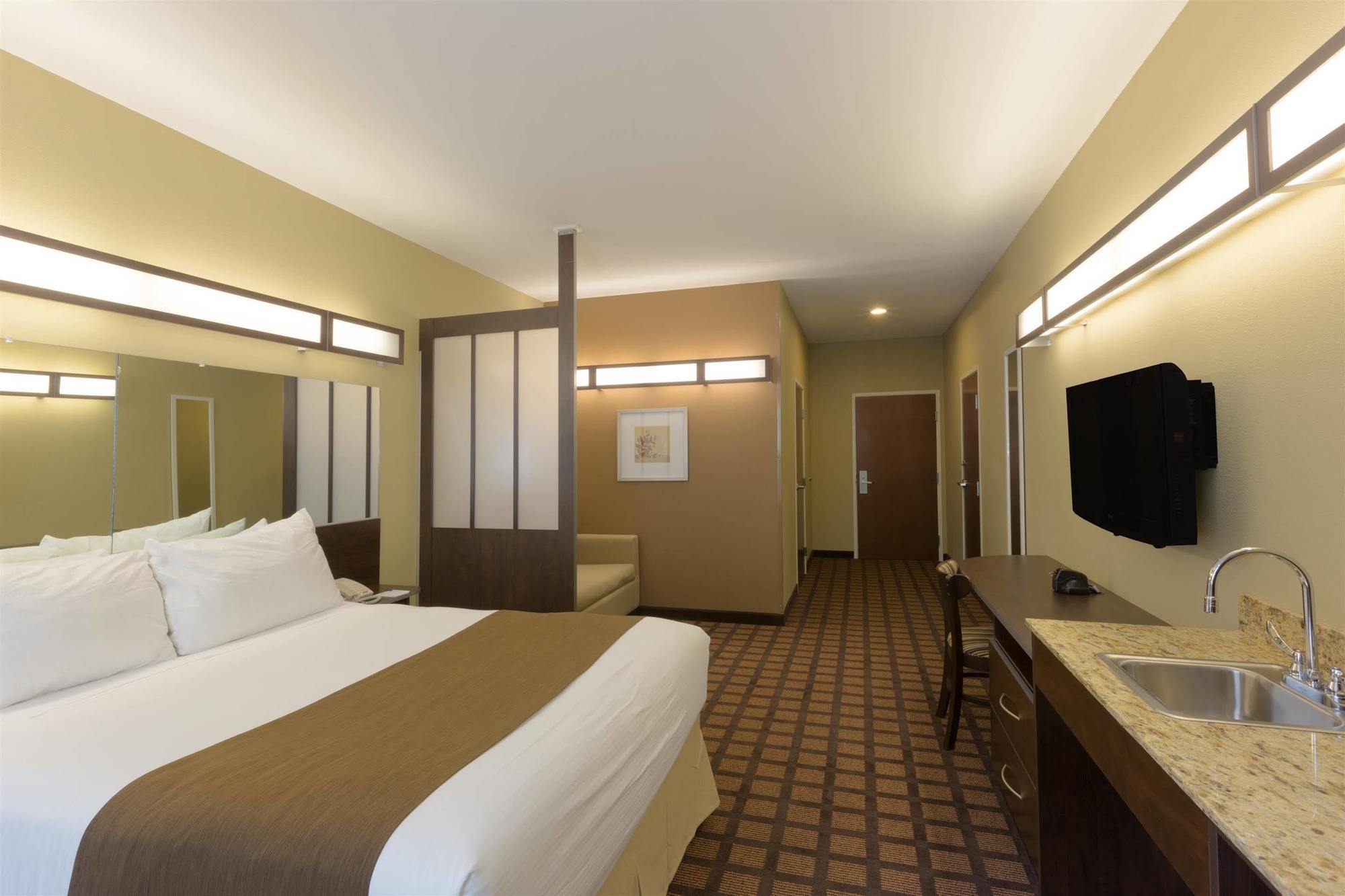 Microtel Inn & Suites Dillsboro/Sylva Экстерьер фото